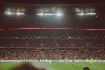 2-1绝杀！1-1爆冷！世界杯疯狂一夜，巴西挺进16强，德国濒临出局（配图示意）